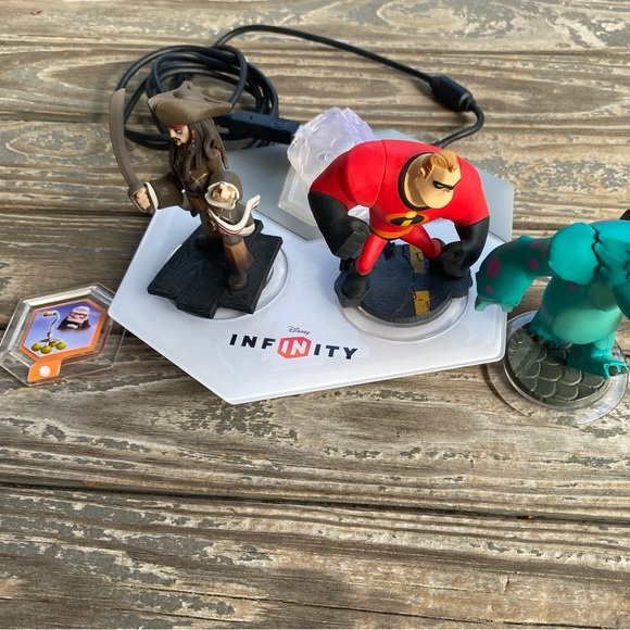 Disney Infinity starter pack for Xbox - Picture 2 of 5